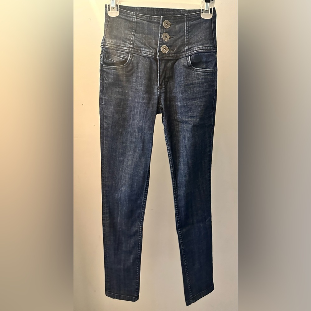Dark blue/black jeans